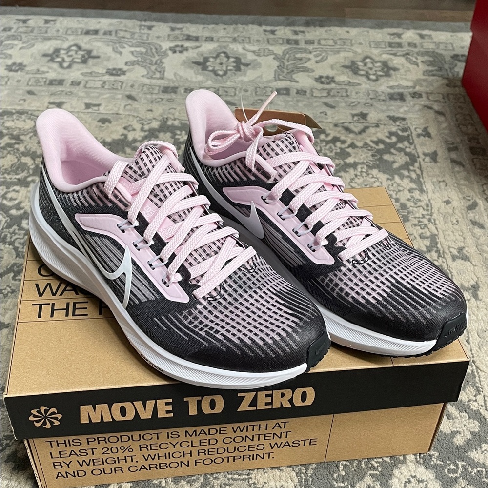 Nike Air Zoom Pegasus 39 NN GS. Size 5
Youth. Never worn.